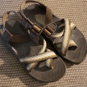 Chaco Z2 size 5 toe loop sandal